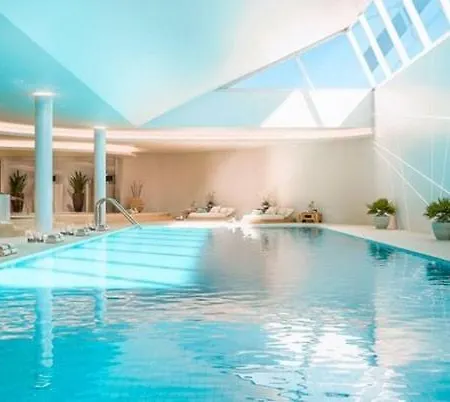 Modern With Private Garden Διαμέρισμα *