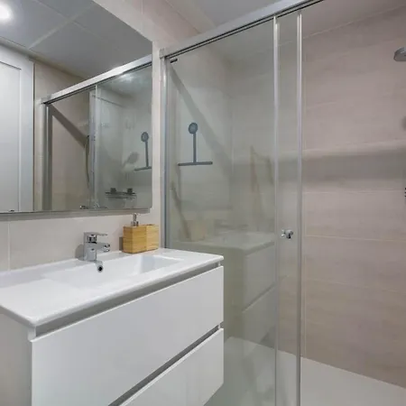 Modern With Private Garden Διαμέρισμα *