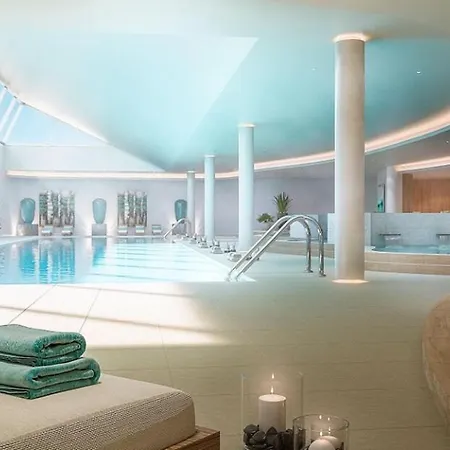 Modern With Private Garden Εστεπόνα