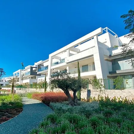 Modern With Private Garden Διαμέρισμα Εστεπόνα