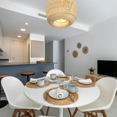 Modern With Private Garden * Εστεπόνα