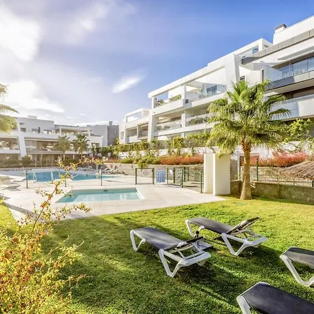 Modern With Private Garden Διαμέρισμα Εστεπόνα