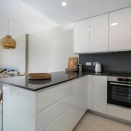Modern With Private Garden Διαμέρισμα *