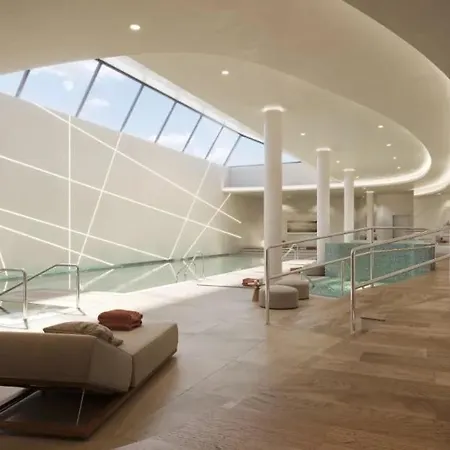 Modern With Private Garden * Εστεπόνα